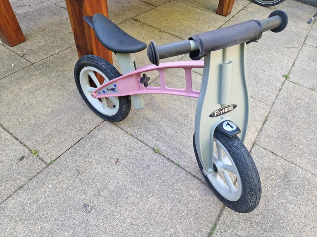 FirstBIKE street loopfiets roze/grijs, Fietsen en Brommers, Ophalen, Gebruikt, Minder dan 16 inch