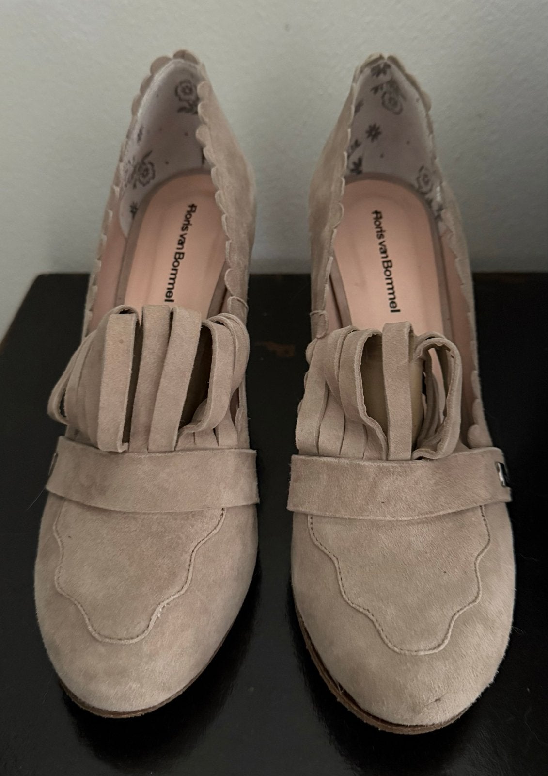 Floris van Bommel suède pumps - Maat 41, Ophalen, Zo goed als nieuw, Beige, Pumps