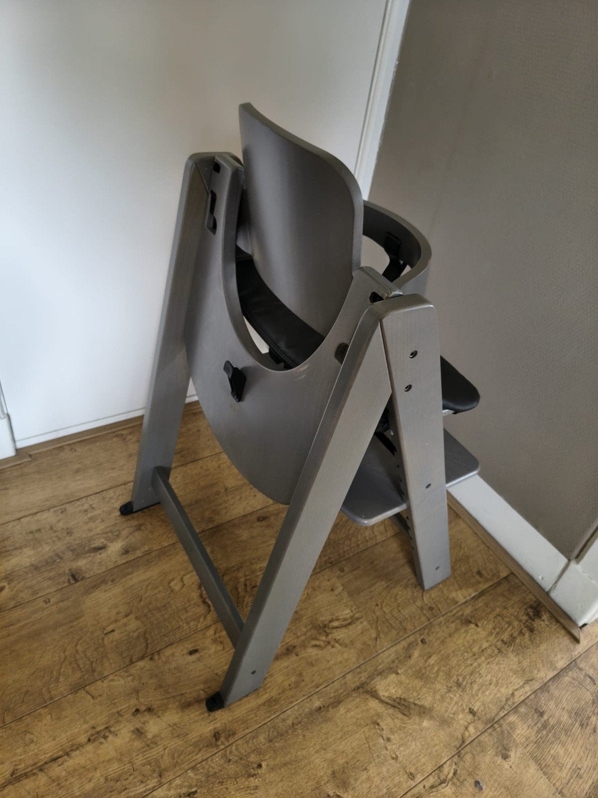 Kidsmill Up Kinderstoel met Eetblad - Grijs, Kinderen en Baby's, Kinderstoelen, Ophalen, Zo goed als nieuw, Meegroeistoel, Afneembaar eetblad