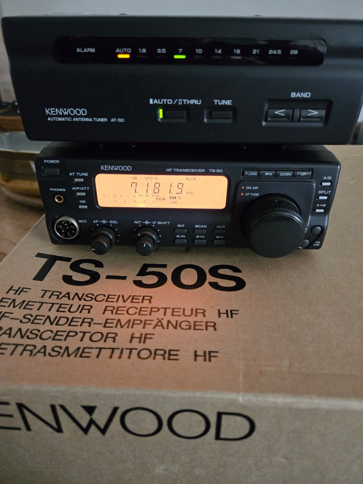 Nette Kenwood AT-50 antenne tuner + kenwood tuner kabel, Telecommunicatie, Ophalen of Verzenden, Zo goed als nieuw
