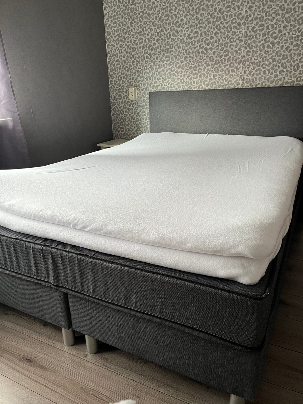 Grijze boxspring 140x200cm z.g.a.n., Huis en Inrichting, Slaapkamer | Boxsprings, Ophalen, Zo goed als nieuw, Tweepersoons, 140 cm