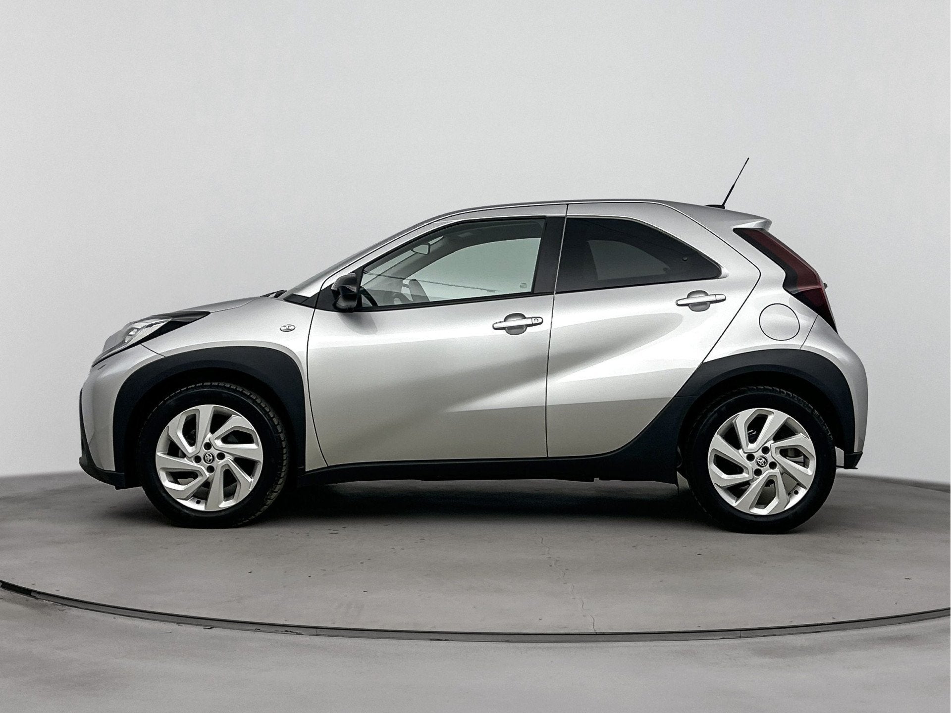 Toyota Aygo X 1.0 VVT-i MT first | Stoelverwarming | Parkeer, Auto's, Toyota, Stof, Gebruikt, 920 kg, 4 stoelen