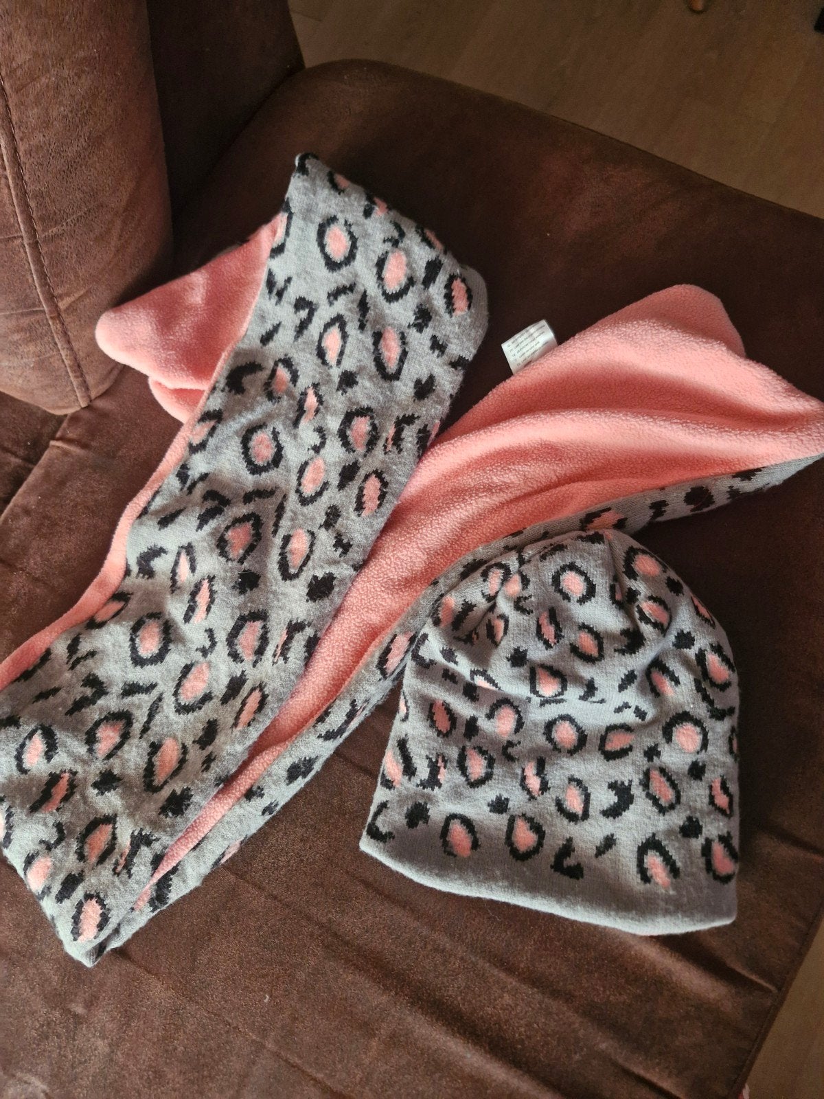 Leopardprint muts en sjaal set, Ophalen, Zo goed als nieuw, Meisje, Muts
