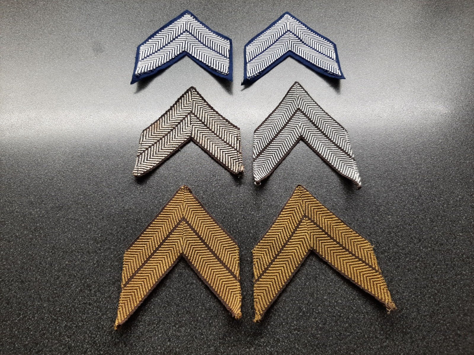 Mouwrangen   KL  -  jaren  70/ 80 - Nederland, Verzamelen, Ophalen of Verzenden, Landmacht, Nederland, Embleem of Badge