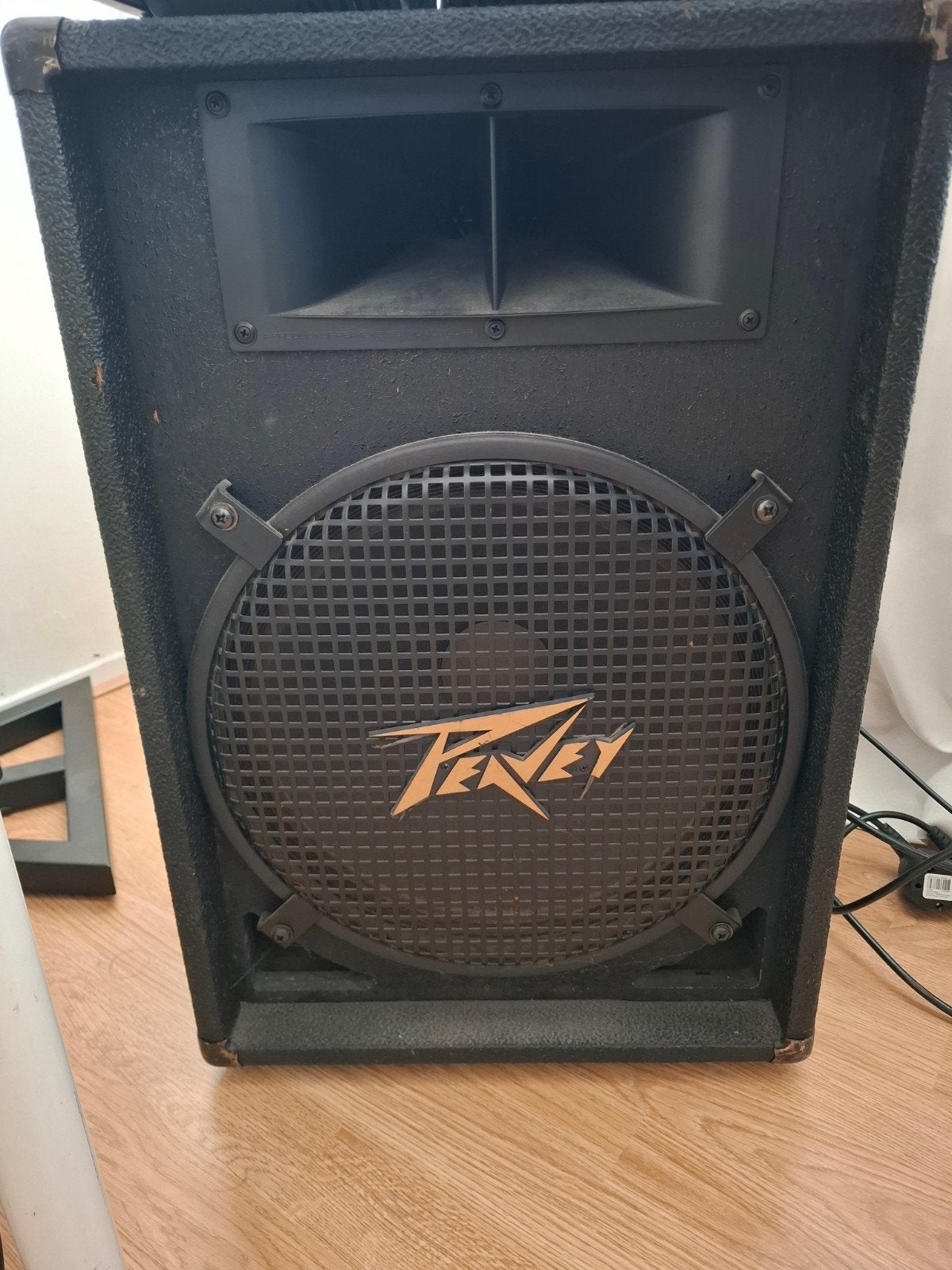 Behringer Europower PMX1000 Powermixer met Peavey Speakers, Ophalen, Gebruikt, 10 tot 20 kanalen, Microfooningang