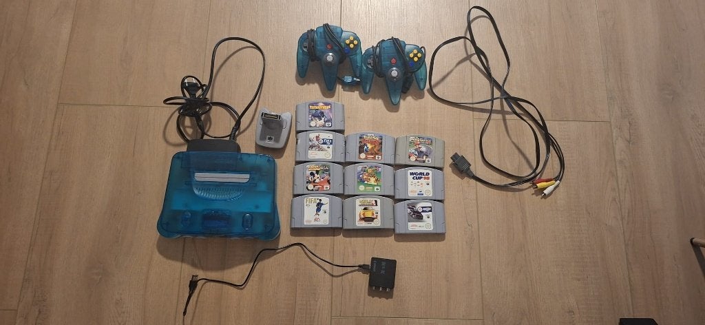 Nintendo 64 Ice Blue + 2 Controllers + 10 Games + HDMI, Spelcomputers en Games, Ophalen, Zo goed als nieuw, Met 2 controllers
