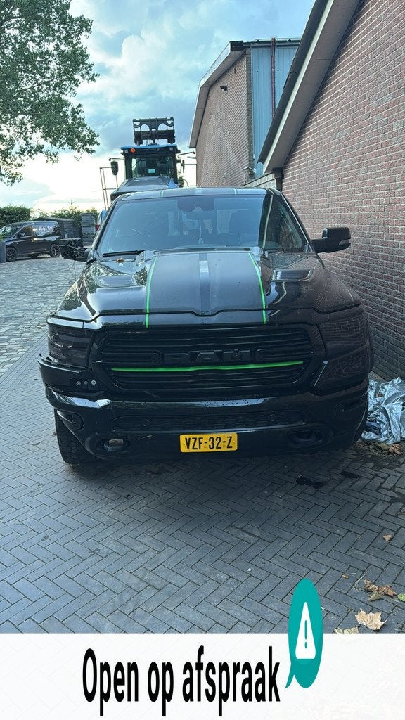 Dodge Ram 1500 5.7 V8 4x4 Crew Cab Longhorn |Let op schade|, Auto's, Dodge, Automaat, Gebruikt, 5654 cc, Zwart