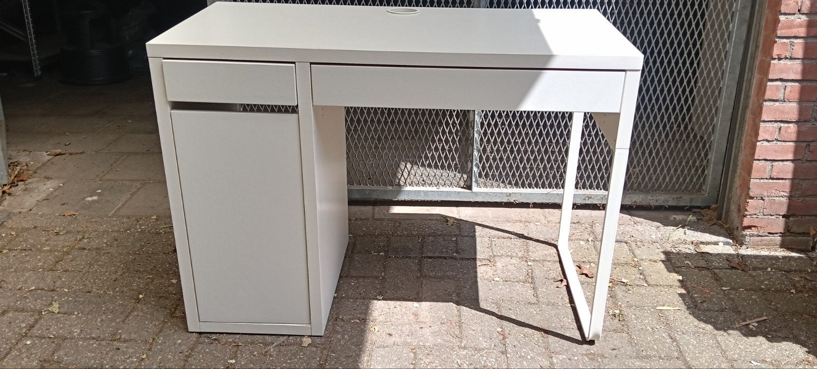 Wit IKEA MICKE bureau met kast en lades – nette staat, Ophalen, Met lades, Gebruikt, Spaanplaat of MDF