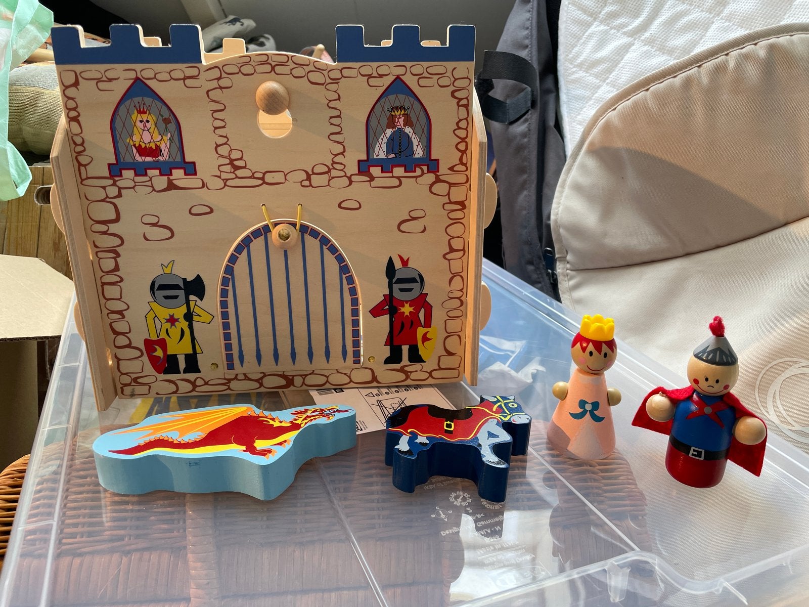 Houten kasteel met figuren, z.g.a.n., Kinderen en Baby's, Speelgoed | Houten speelgoed, Ophalen of Verzenden, Zo goed als nieuw