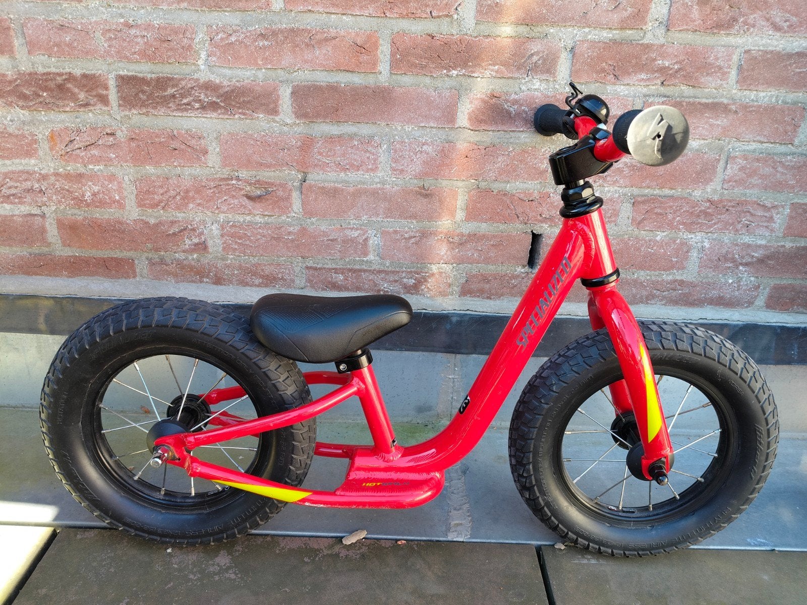 Rode loopfiets voor beginners - Specialized Hotwalk, Ophalen, Zo goed als nieuw, Loopfiets