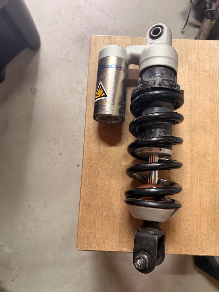 Sachs schokdemper met extern reservoir, <15.000 km, Ophalen of Verzenden, Gebruikt