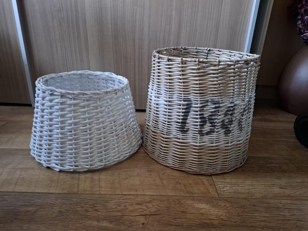 2 X mooie Rieten rotan lampenkap, 25 tot 50 cm, Wit, Rond, Ophalen of Verzenden