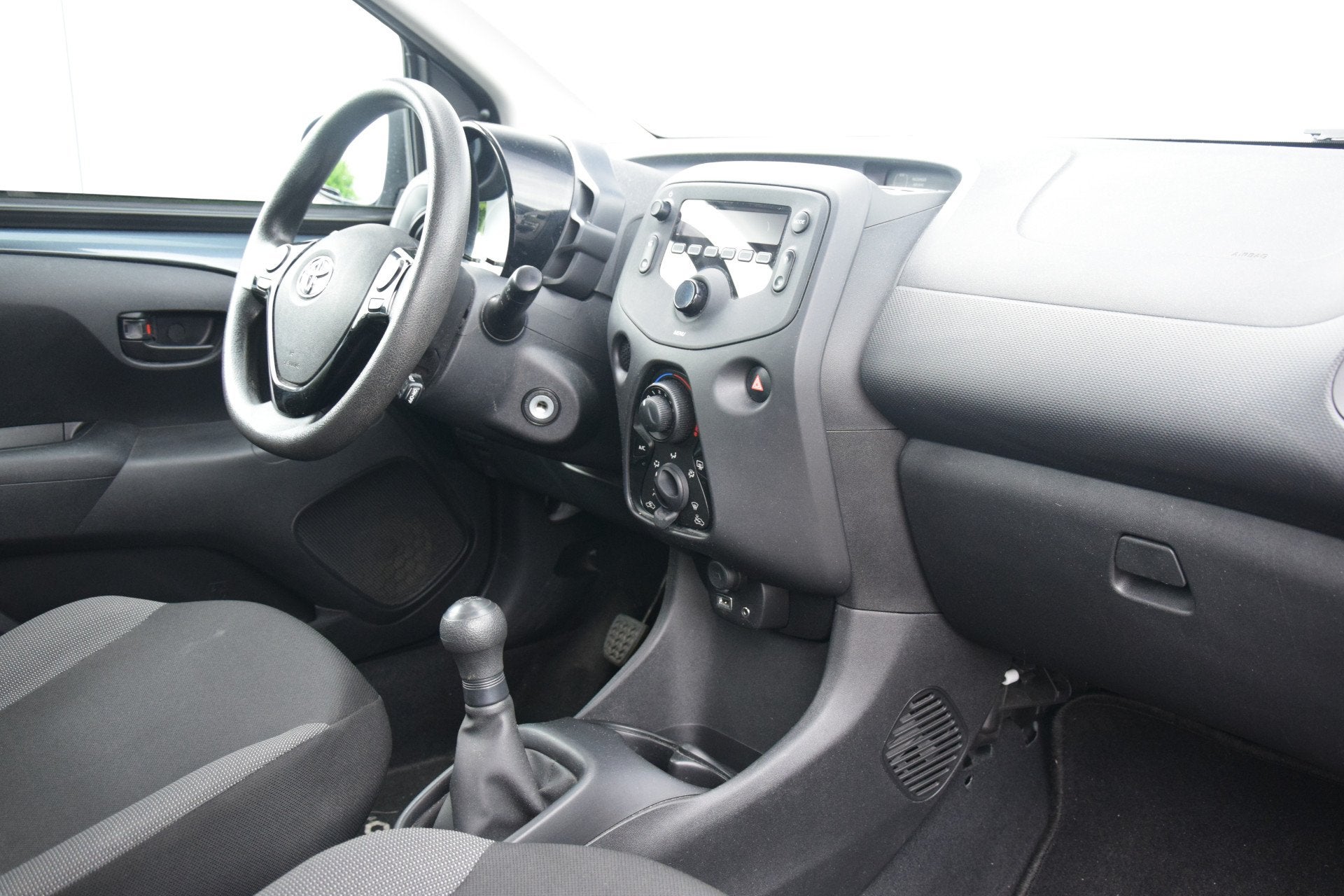 Toyota Aygo 1.0 VVT-i x-fun Airco Audio/Bluetooth (bj 2019), Voorwielaandrijving, Stof, Gebruikt, 4 stoelen