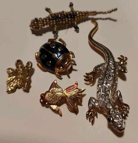 Ger.Nr 57. Dieren broches en vlinder hanger, Overige materialen, 4 tot 7 cm, Gebruikt, Ophalen of Verzenden