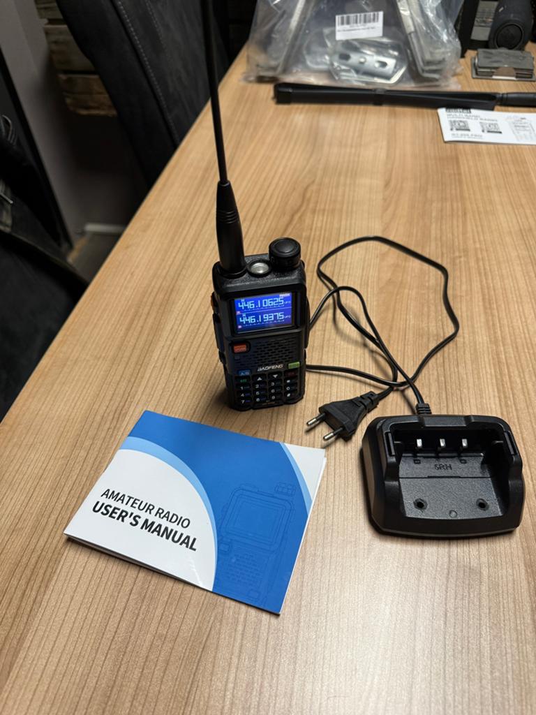 Baofeng - UV-5RM, 5 tot 15 km, Ophalen of Verzenden, Zo goed als nieuw, Portofoon of Walkie-talkie