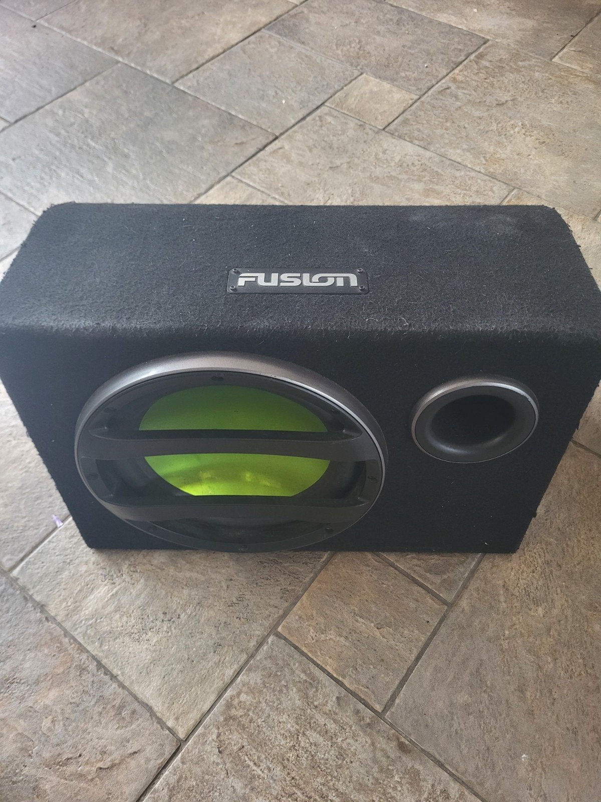 Fusion Subwoofer met ingebouwde versterker, Ophalen of Verzenden, Gebruikt