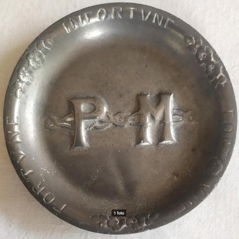 tinnen schaaltje met motto van Margaretha van Oostenrijk 9cm, Antiek en Kunst, Antiek | Tin, Ophalen of Verzenden