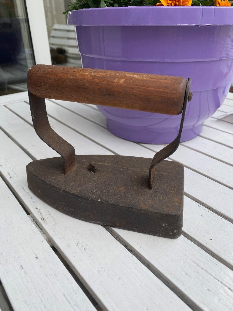 Een antiek strijkijzer, klein formaat, ca. 2 kg., Antiek en Kunst, Antiek | Gereedschap en Instrumenten, Ophalen of Verzenden