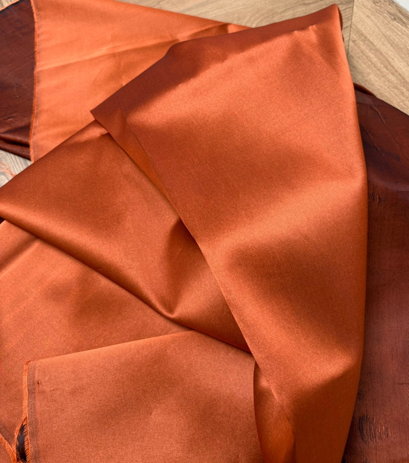Koperkleurige 100% changeant zijde organza stof 2. x 1.40 m, Hobby en Vrije tijd, 120 cm of meer, Ophalen of Verzenden, Satijn of Zijde