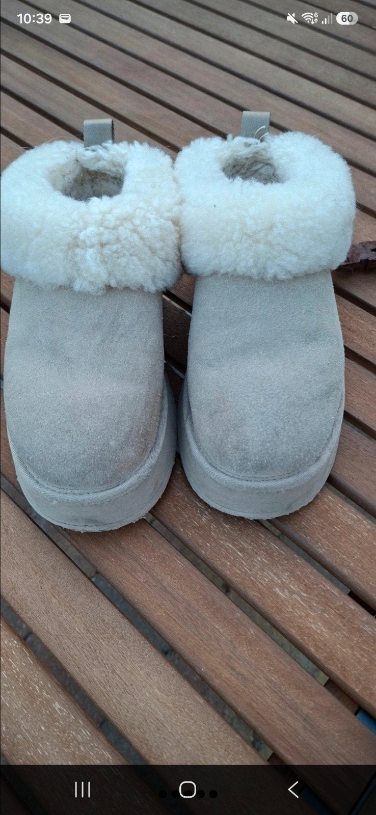 Ugg Tazz Pantoffels Beige - Maat 38, Kleding | Dames, UGG, Beige, Ophalen of Verzenden, Zo goed als nieuw