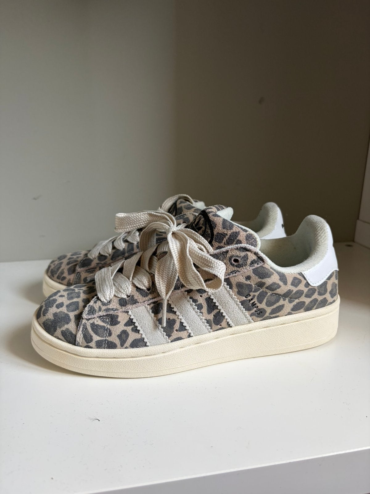Adidas campus - leopard print, Kleding | Dames, Schoenen, Ophalen of Verzenden, Zo goed als nieuw, Beige, Sneakers of Gympen