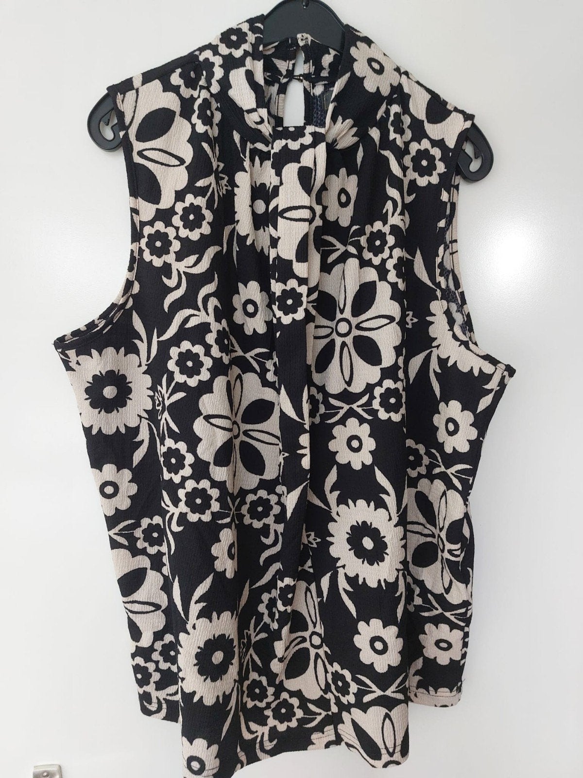 Zwart/witte top met bloemen maat 48, Zwart, Maat 46/48 (XL) of groter, Ophalen of Verzenden, Zo goed als nieuw