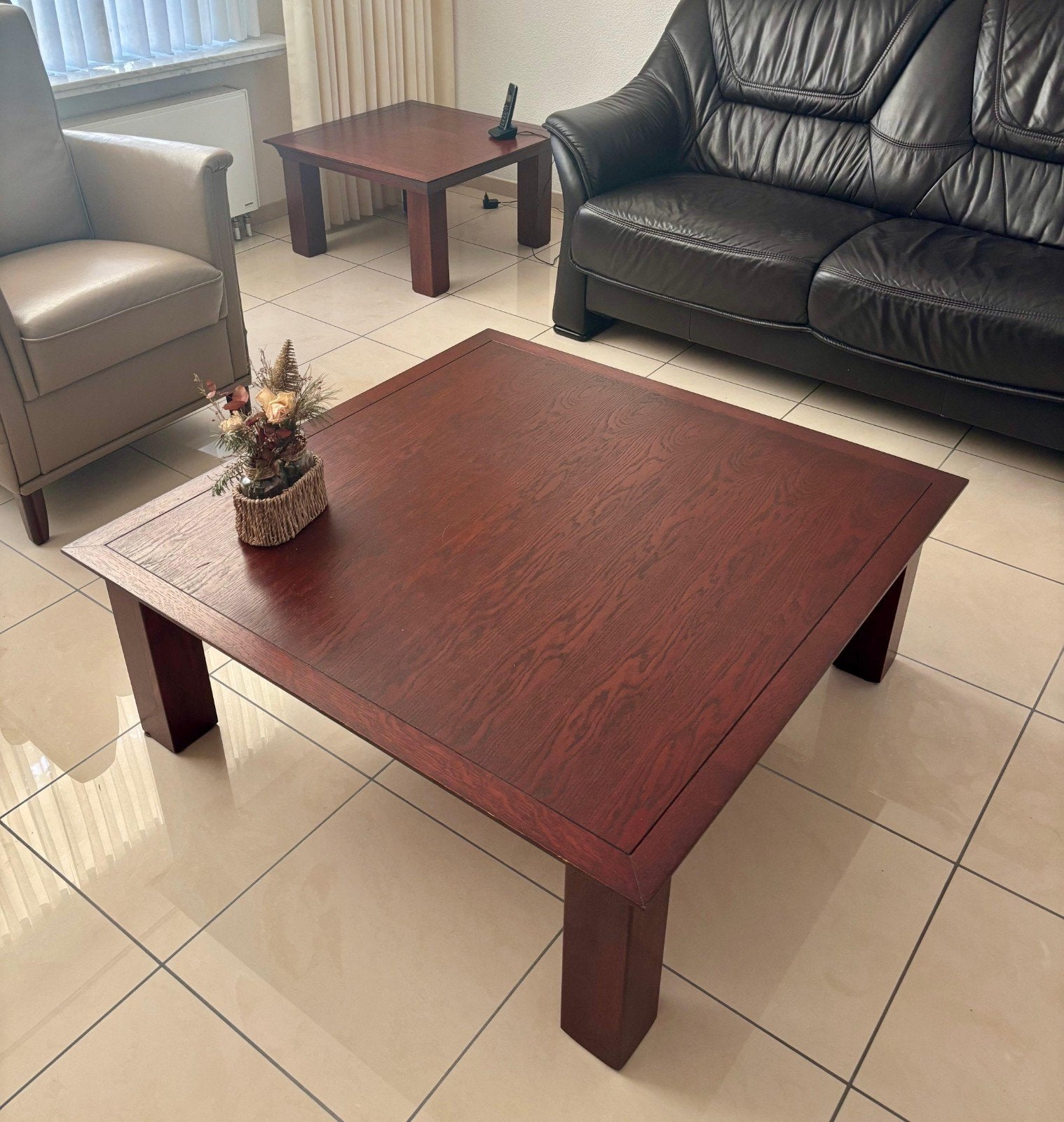 Stijlvolle vierkante salontafel van donker hout, Huis en Inrichting, Tafels | Salontafels, Zo goed als nieuw, Minder dan 50 cm