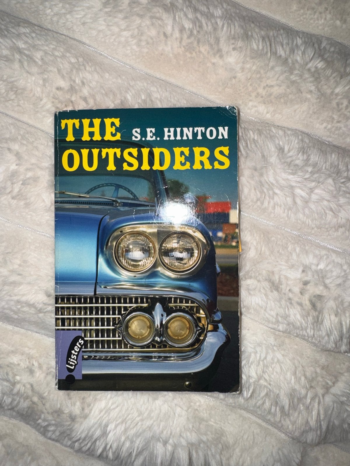 The Outsiders - S.E. Hinton (Young Blackbirds), Boeken, Ophalen of Verzenden, Gelezen, Fictie