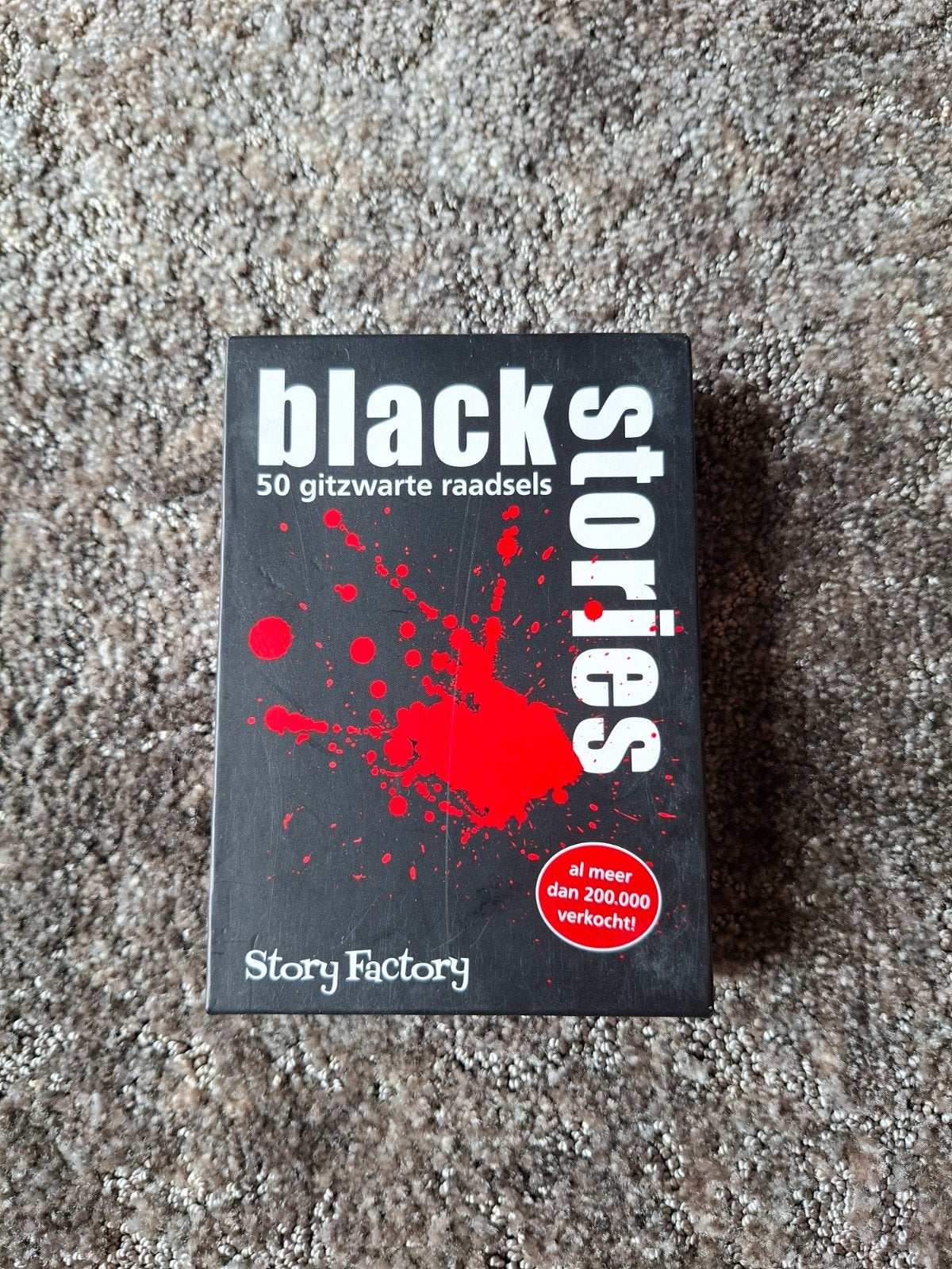 Black Stories 1: 50 Gitzwarte Raadsels, Drie of vier spelers, Ophalen of Verzenden, Zo goed als nieuw, Story Factory