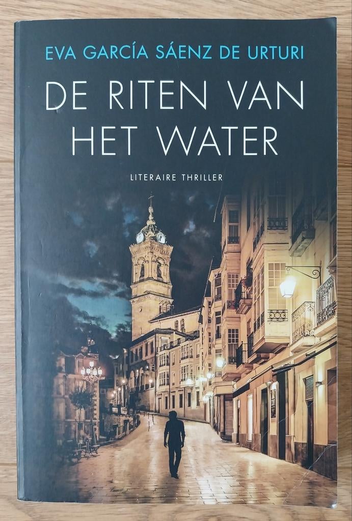 Eva Garcia Saenz de Urturi, De riten van het water, Boeken, Ophalen of Verzenden, Gelezen, Overige onderwerpen