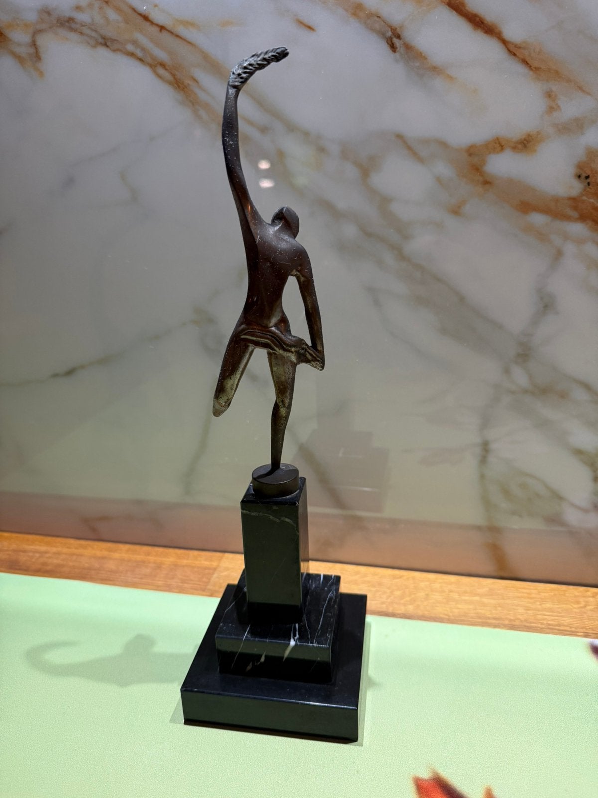 Bronzen beeld van danser op marmeren sokkel Louis Nelen, Ophalen of Verzenden, Brons