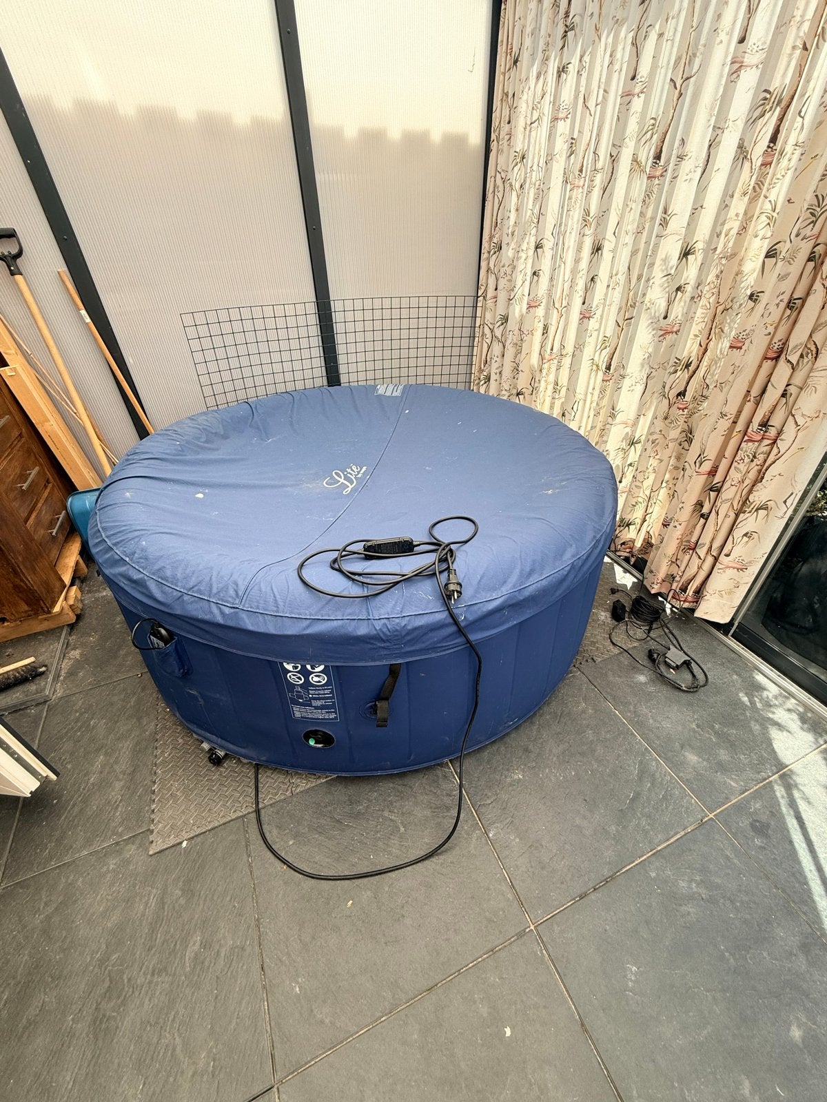 Opblaasbare jacuzzi voor 4 personen, werkend te zien, Ophalen, Gebruikt, Rond, Opblaaszwembad