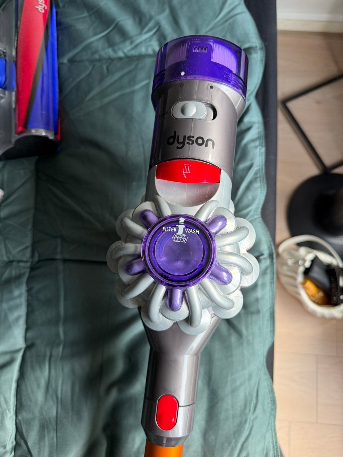 Dyson V8 Absolute met Detail Cleaning Kit Retail, Witgoed en Apparatuur, Stofzuigers, Ophalen, Zo goed als nieuw, Dyson, Geschikt voor tapijt