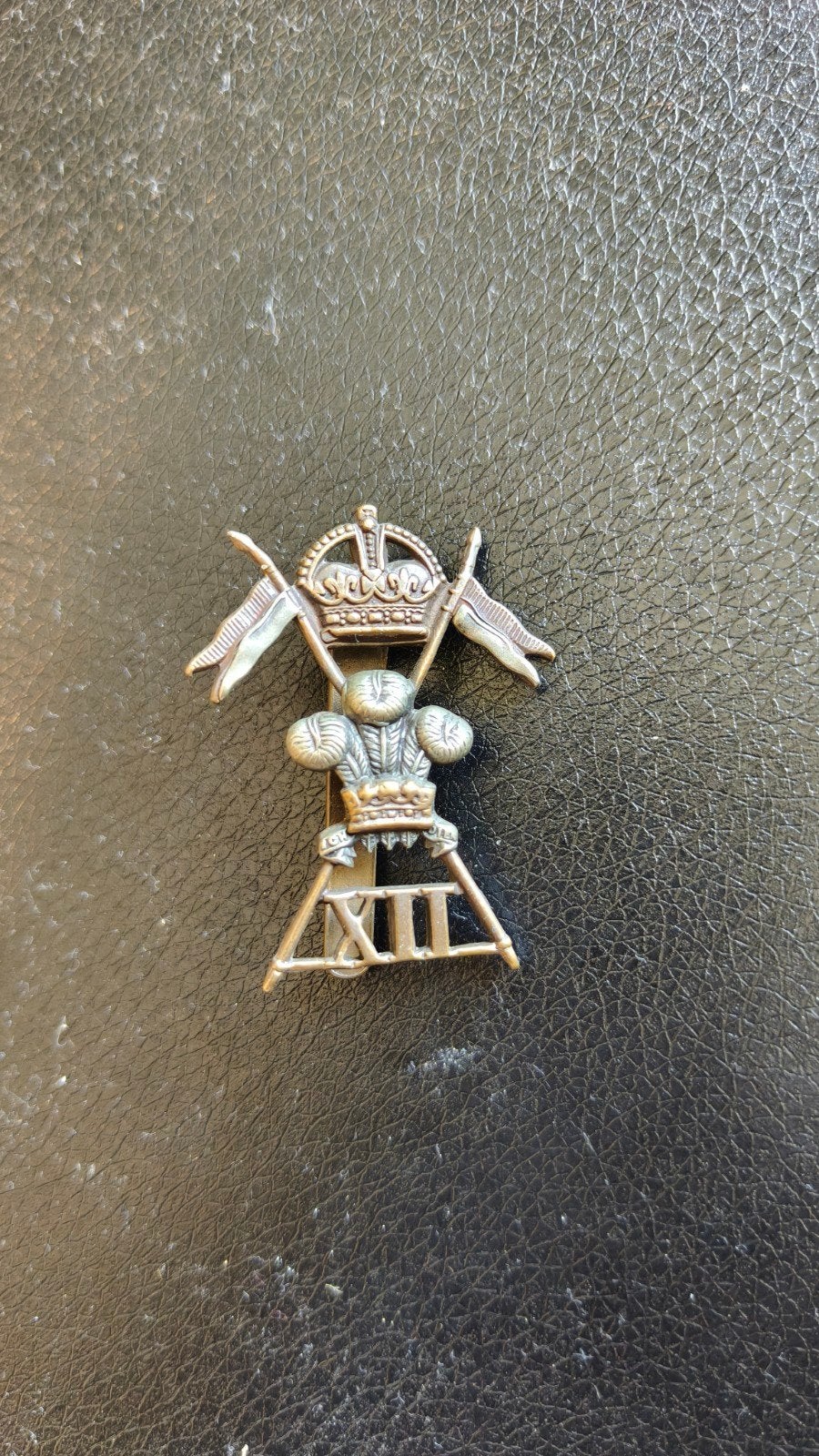 Originele WW1 Officiers capbadge The 12th Royal Lancers, Ophalen of Verzenden, Engeland