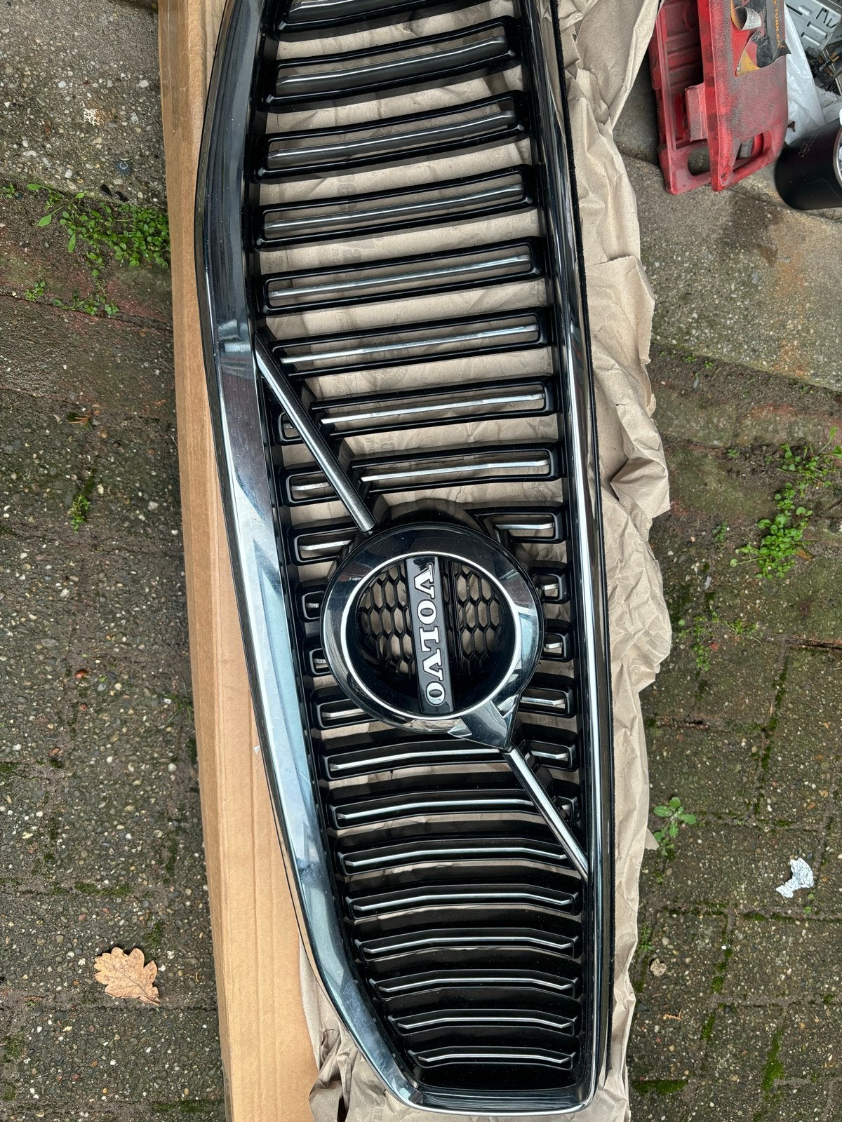 Volvo Grille met camera - Origineel onderdeel, Gebruikt, Voor, Ophalen of Verzenden, Volvo