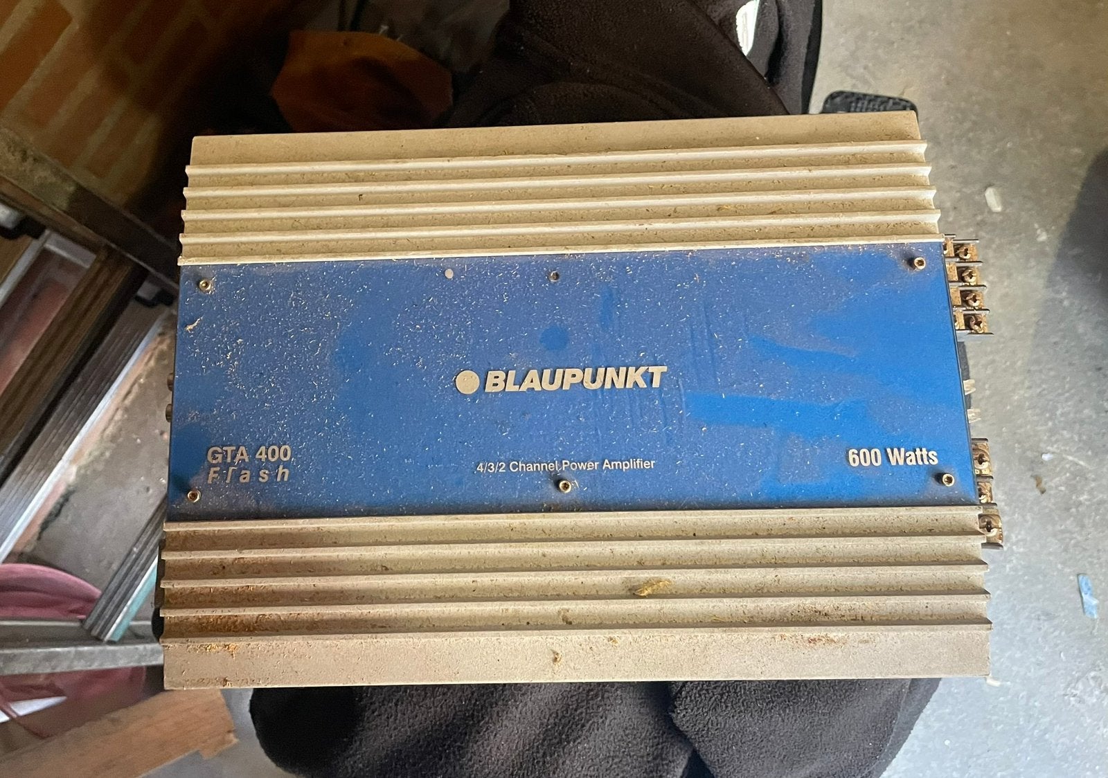 Blaupunkt GTA 400 Flash 4/3/2-kanaals 600watt versterker., Auto diversen, Autospeakers, Ophalen, Zo goed als nieuw