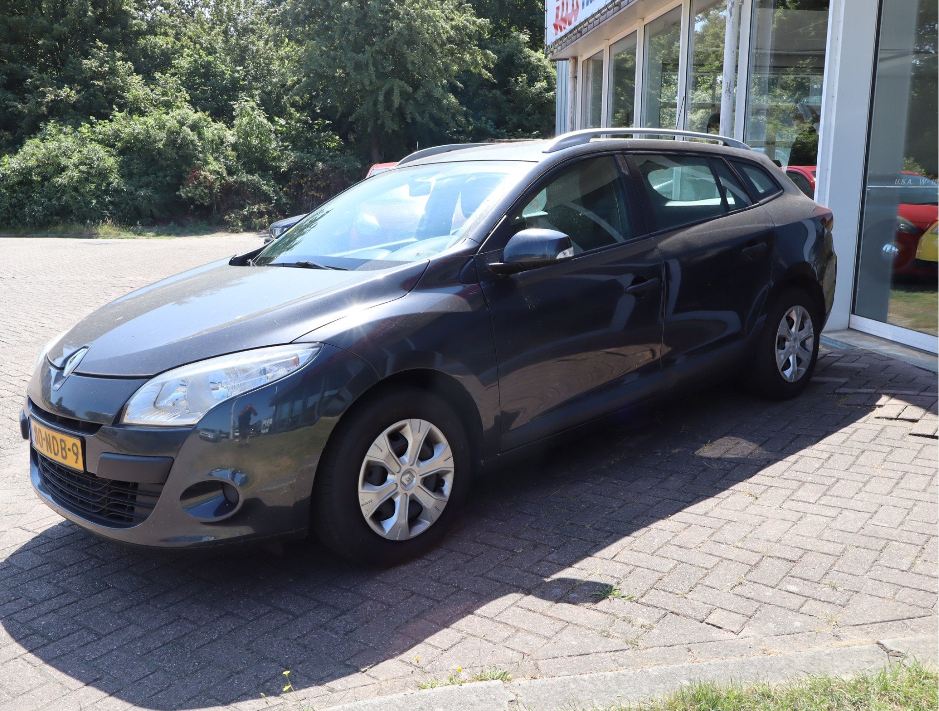 Renault Mégane Estate 1.6 Authentique Kan direct mee!, Auto's, Renault, Voorwielaandrijving, Gebruikt, Zwart, Origineel Nederlands