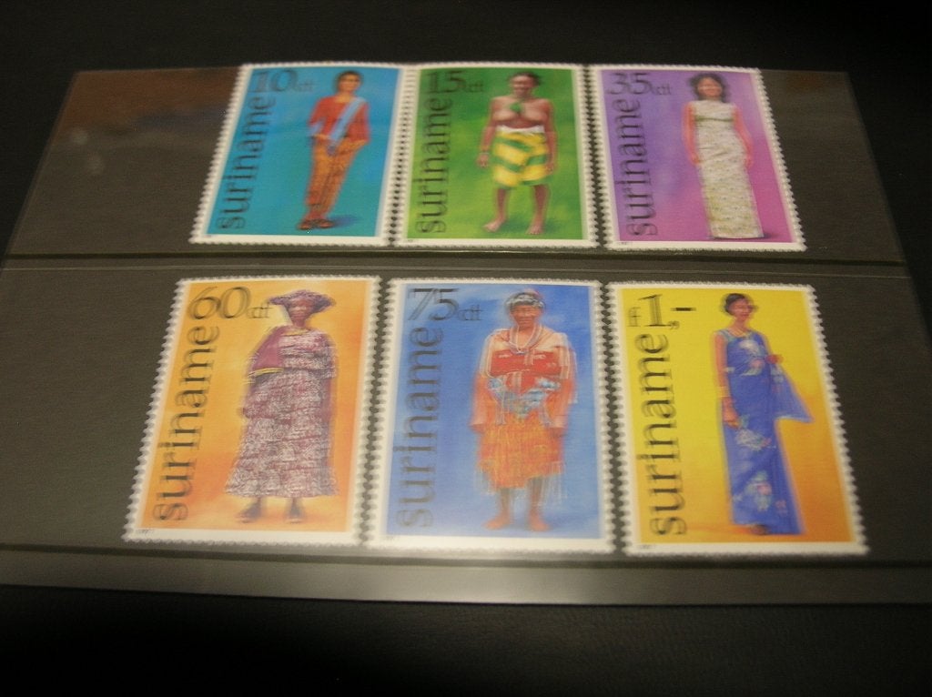 Suriname 1977 Surinaamse kleder drachten, Verzenden, Postfris