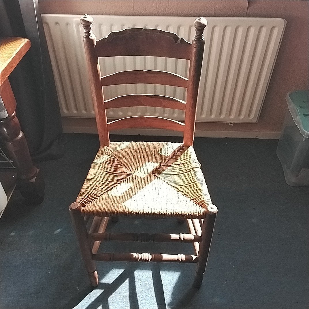 Vintage houten stoel met rieten zitting, Ophalen