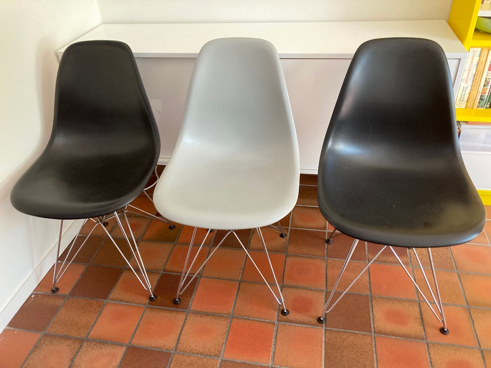 3 originele Vitra Eames stoelen, Huis en Inrichting, Stoelen, Ophalen, Gebruikt, Grijs, Drie