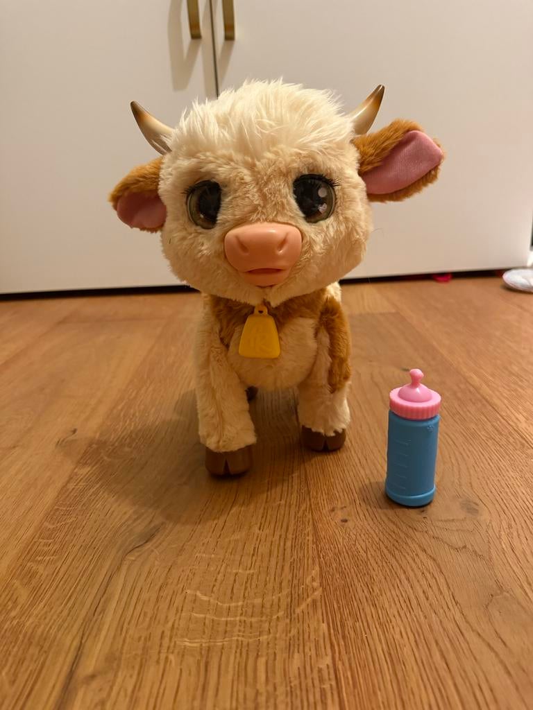 FurReal Koe met geluid en loopfunctie, inclusief fles, Ophalen, Zo goed als nieuw, Jongen of Meisje