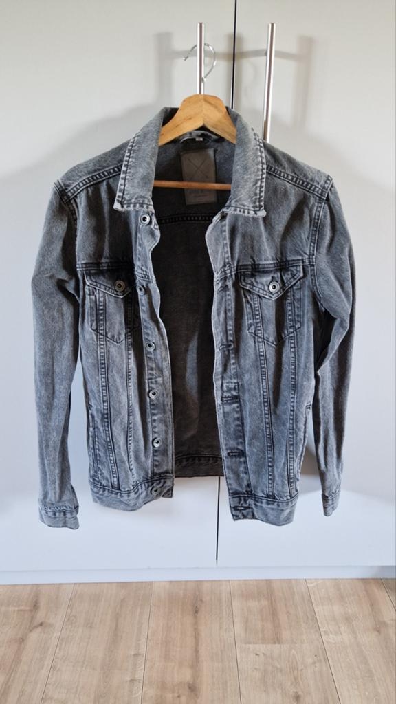 Antraciet spijkerjasje maat XS, Kleding | Heren, Jassen | Zomer, Ophalen of Verzenden, Zo goed als nieuw, Anti Blue, Grijs