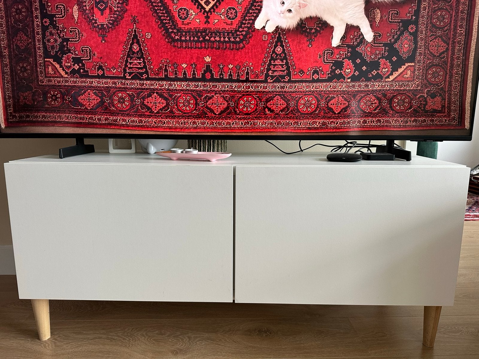 TV-meubel: IKEA BESTÅ met 2 deuren, wit, Ophalen, Gebruikt, 100 tot 150 cm, Minder dan 100 cm