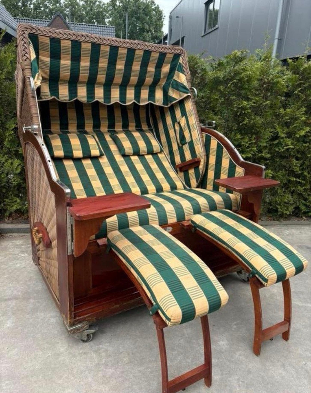 Mooie originele garden cocoon, Ophalen, Zo goed als nieuw, Hout