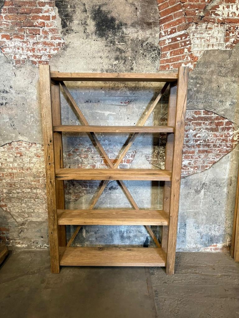 Oude eiken boekenkast van doorleefd hout, Met plank(en), Gebruikt, 100 tot 150 cm, 4251NT