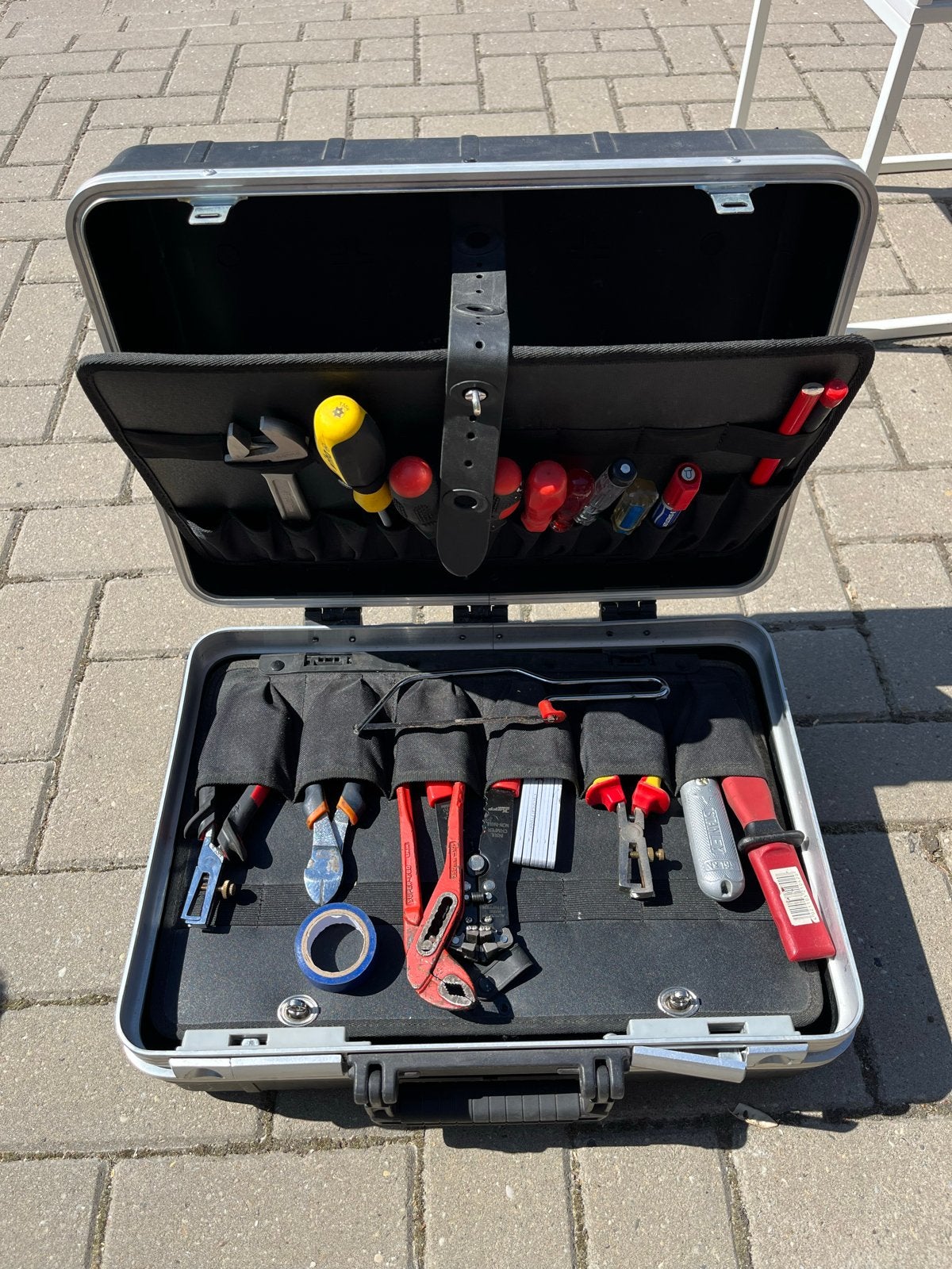 Gereedschapskoffer met diverse handgereedschappen, Doe-het-zelf en Verbouw, Gereedschap | Handgereedschap, Ophalen of Verzenden