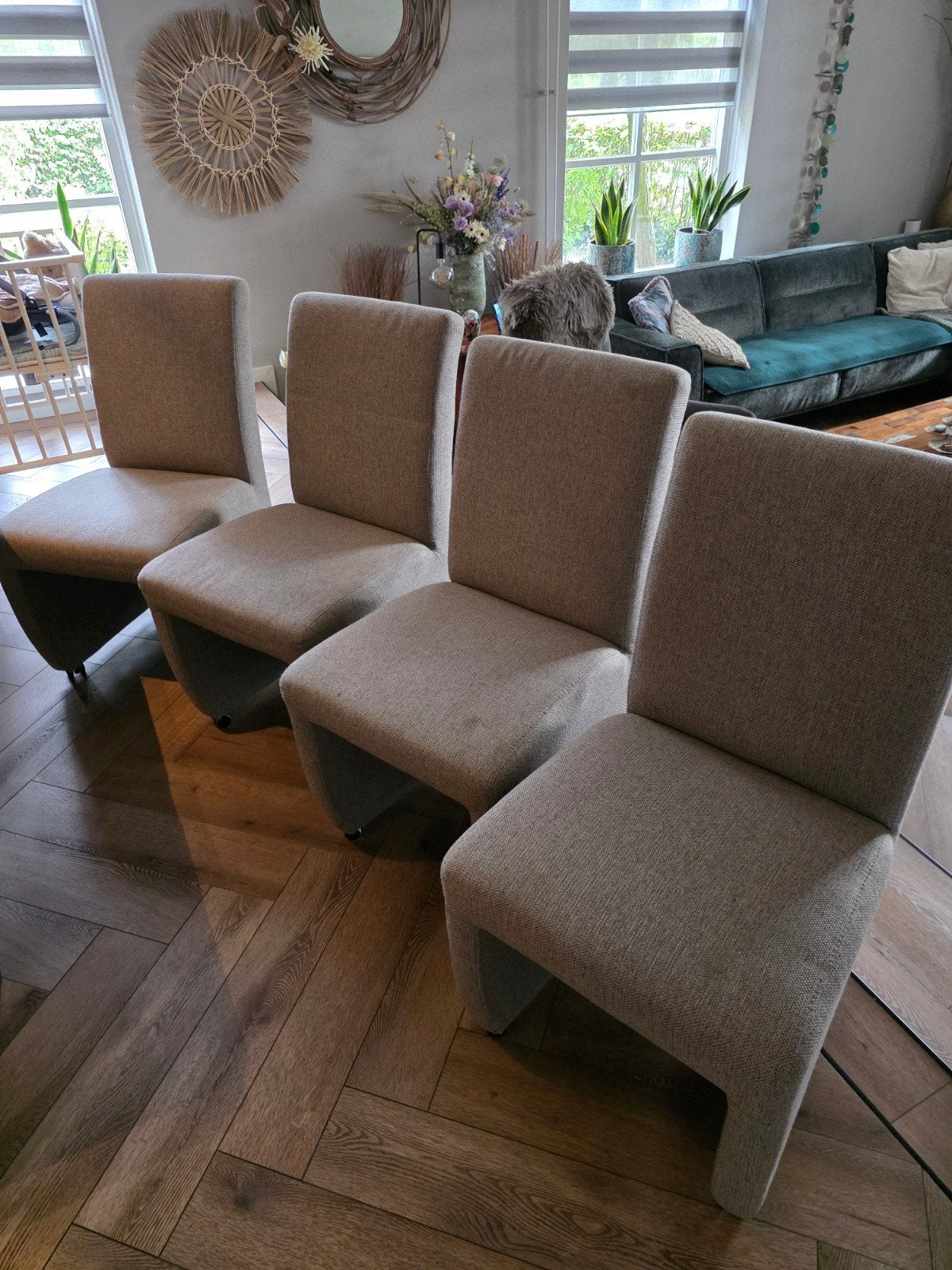 4 nette stoelen op wieltjes, Ophalen, Gebruikt