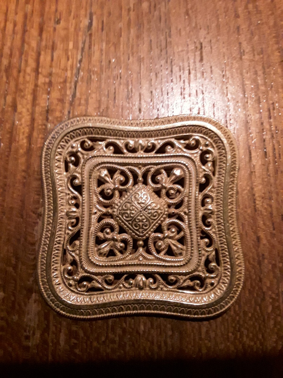 Goudkleurige Marokkaanse broche, Overige materialen, 4 tot 7 cm, Ophalen of Verzenden, Zo goed als nieuw