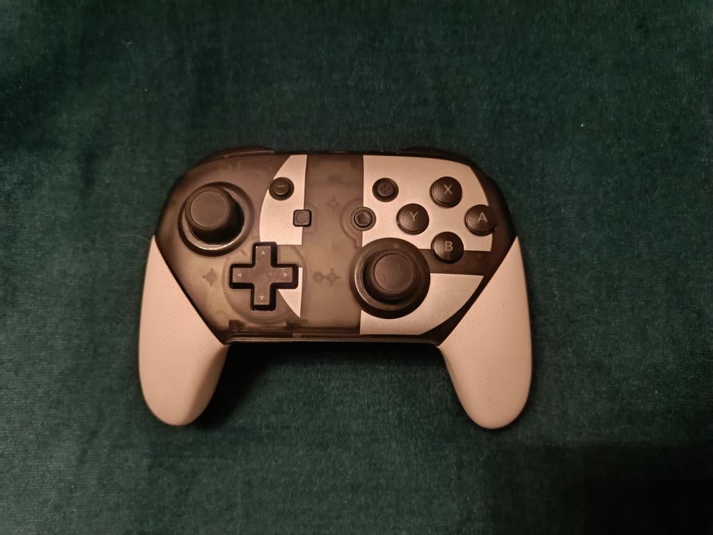 Switch pro controller: Smash bros editie, Ophalen of Verzenden, Zo goed als nieuw, Switch, Overige controllers