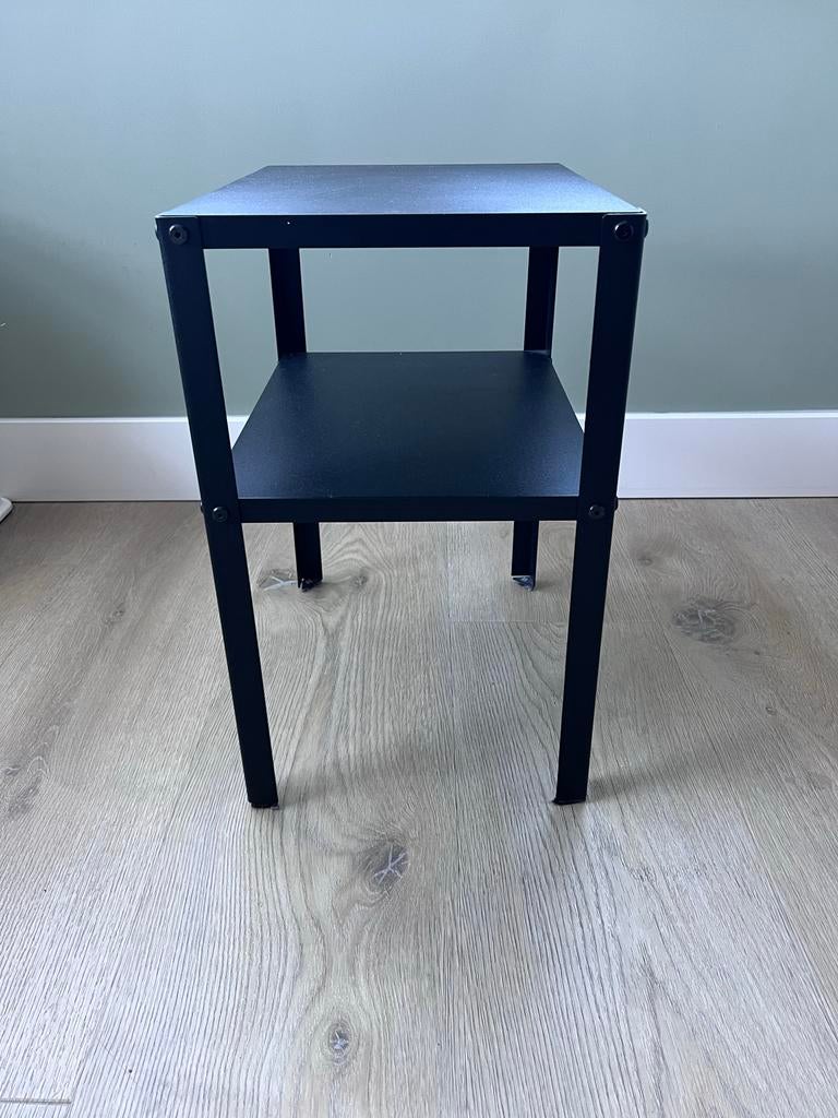 IKEA Knarrevik Nachtkastje Zwart 42x34 cm, Minder dan 55 cm, Metaal of Aluminium, Zo goed als nieuw, Rechthoekig